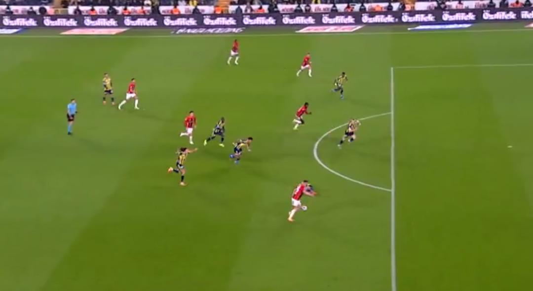 Kadık&ouml;y de t&uuml;yleri diken diken eden an! Gol&uuml; atmayı reddetti, sakatlanan oyuncunun yanına koştu 1