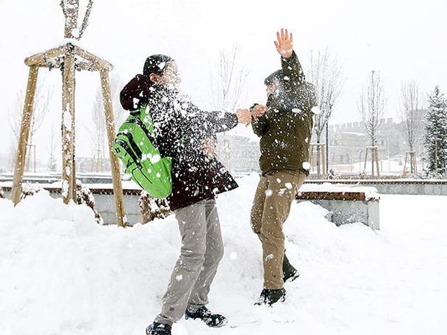 İki ilde eğitime kar engeli