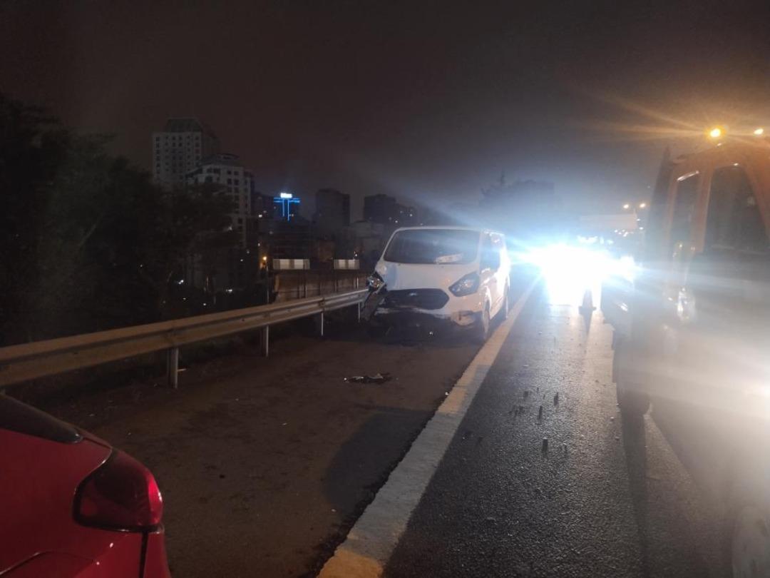 SON DAKİKA | TEM de zincirleme kaza! Trafik kilitlendi 2