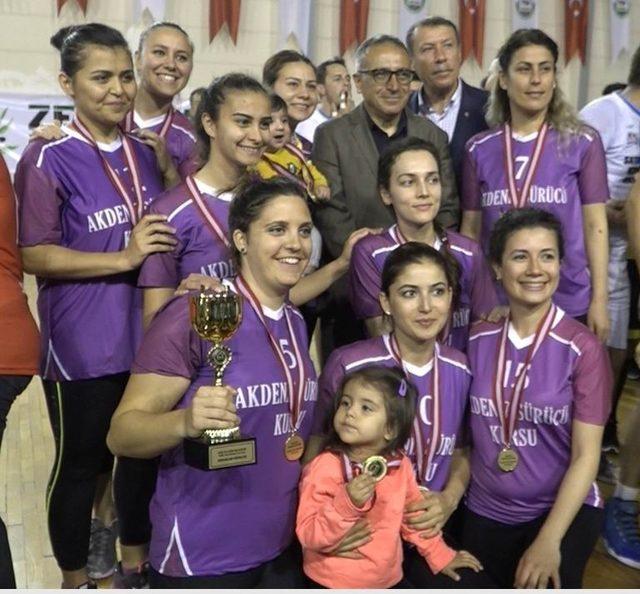 Serik’te Voleybol Turnuvası nefes kesti