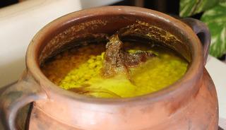 D&uuml;nyanın en uzun pişen yemeği se&ccedil;ildi! Tadına bakmak i&ccedil;in 12 saat beklemeniz gerekiyor