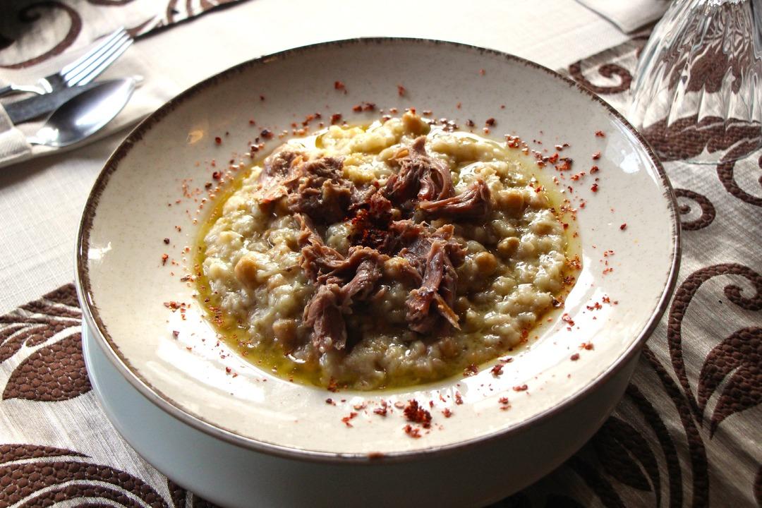 D&uuml;nyanın en uzun pişen yemeği se&ccedil;ildi! Tadına bakmak i&ccedil;in 12 saat beklemeniz gerekiyor 1