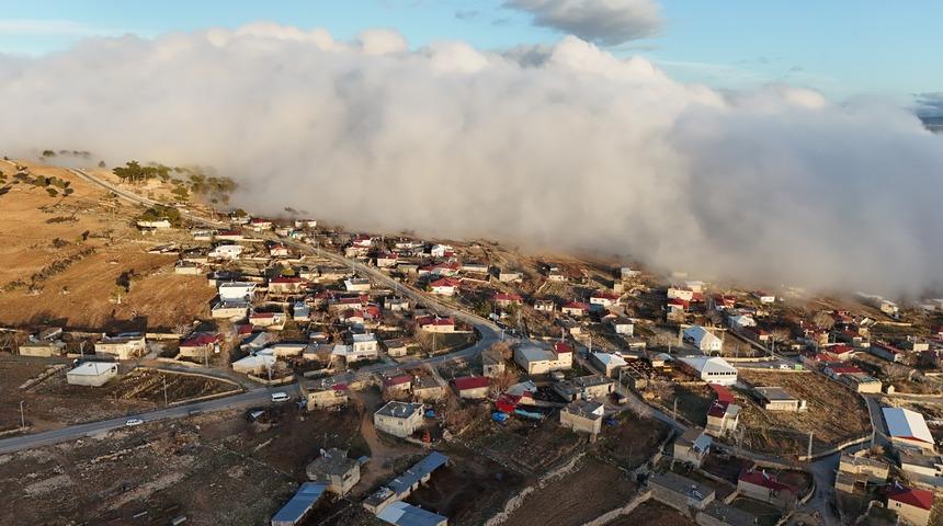 Mersin'de sis bulutu dronla g&ouml;r&uuml;nt&uuml;lendi