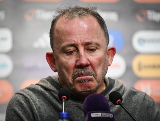 Beşiktaş'ta ikinci Rafa Silva krizi! Yıldız isim y&ouml;netimle g&ouml;r&uuml;şt&uuml;: Ayrılmak istiyorum