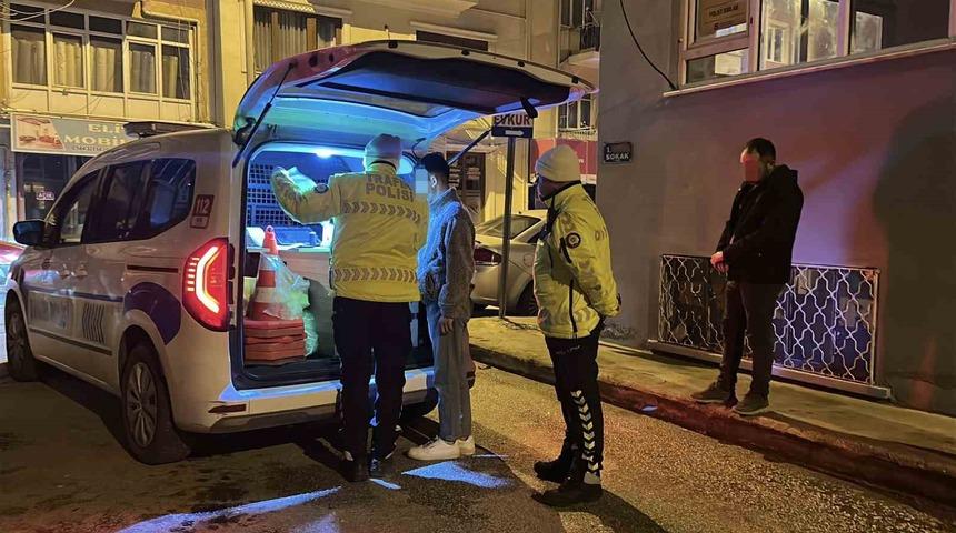Ehliyetsiz s&uuml;r&uuml;c&uuml; polisten ka&ccedil;tı, yakalanınca 80 bin lira ceza yedi