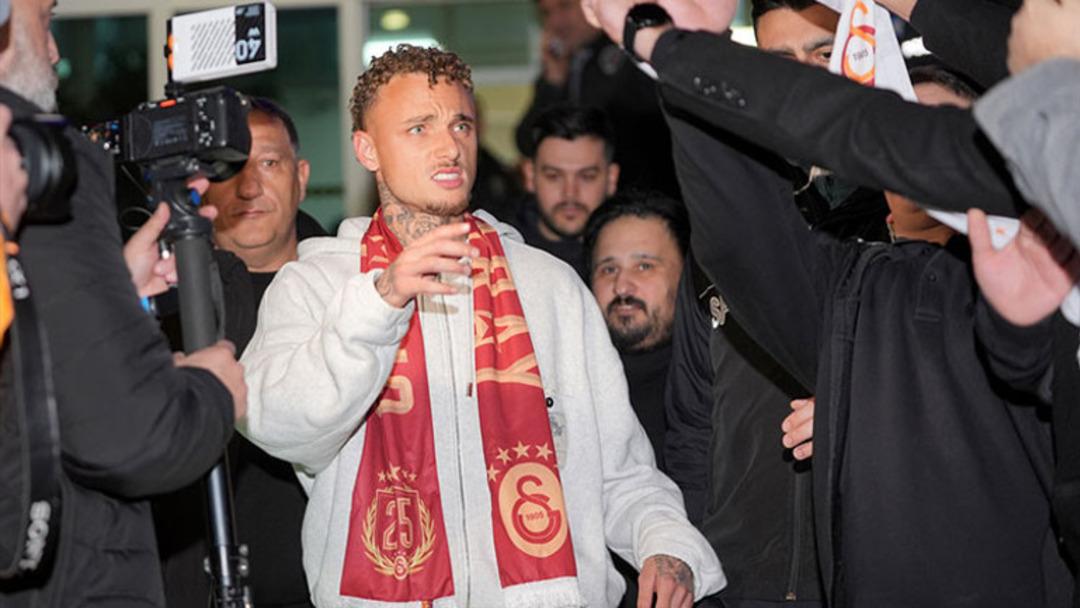 Sadece 2 ma&ccedil;a &ccedil;ıkmıştı! Galatasaray ın yeni transferi Noa Lang ın talebi y&ouml;netimi şaşkına &ccedil;evirdi 1