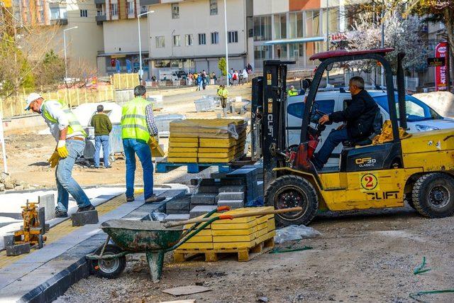 Alperen Sokakta yenileme çalışması başladı