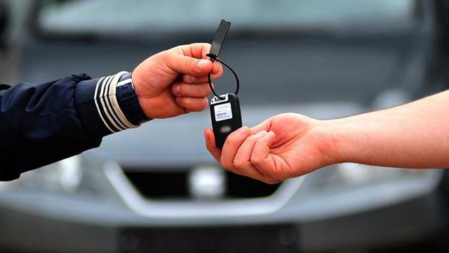 Kurallar sil baştan değişiyor! Ara&ccedil; kiralamada yeni d&uuml;zenleme: Eğitim şartı, yetki belgesi...