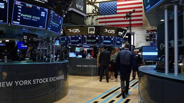 Yapay zeka portf&ouml;yleri u&ccedil;urdu: Nasdaq&rsquo;ın teknoloji devleri 1 yılda %200'den fazla kazandırdı