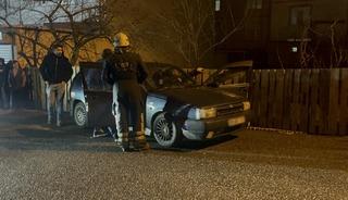 Tekirdağ'da otomobil bah&ccedil;e duvarına &ccedil;arptı