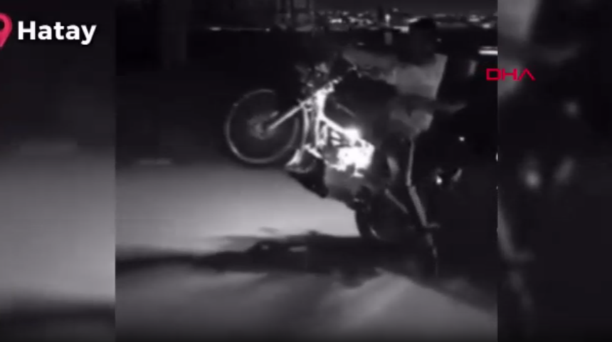 Motosikleti ile akrobatik hareketler yapan ehliyetsiz s&uuml;r&uuml;c&uuml;ye para cezası