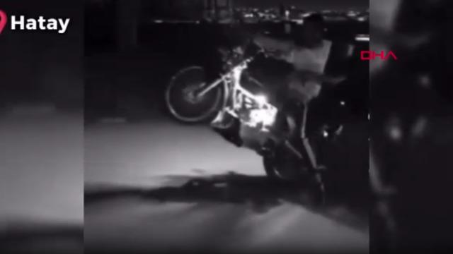 Motosikleti ile akrobatik hareketler yapan ehliyetsiz sürücüye para cezası