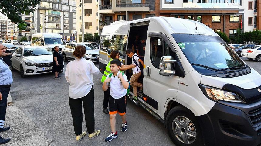 İzmir'de &ouml;ğrenci servislerine zam! Yeni &uuml;cretler belli oldu