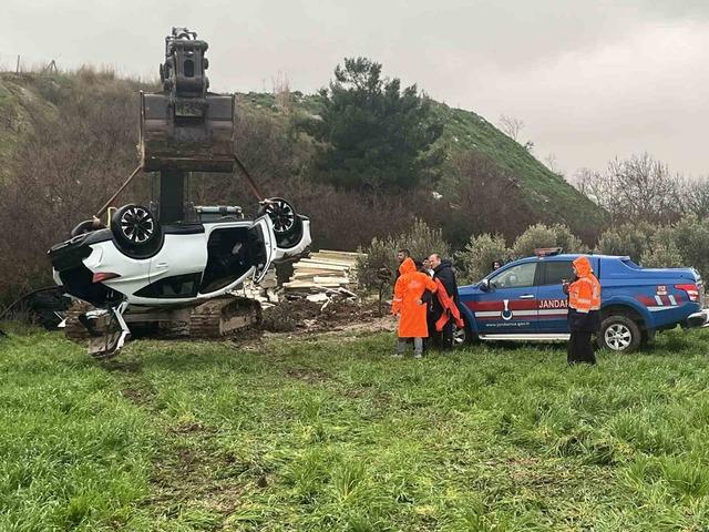 İzmir&rsquo;de iki kardeşin &ouml;ld&uuml;ğ&uuml; kazada ka&ccedil;an ş&uuml;pheli tutuklandı 1