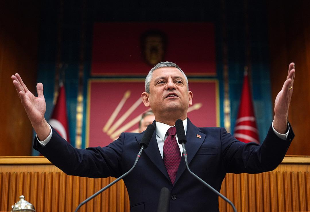 "5 belediye başkanı da istifa edecek" iddiaları sonrası salona Mansur Yavaş ile geldi! G&uuml;ndem olan anlar 2