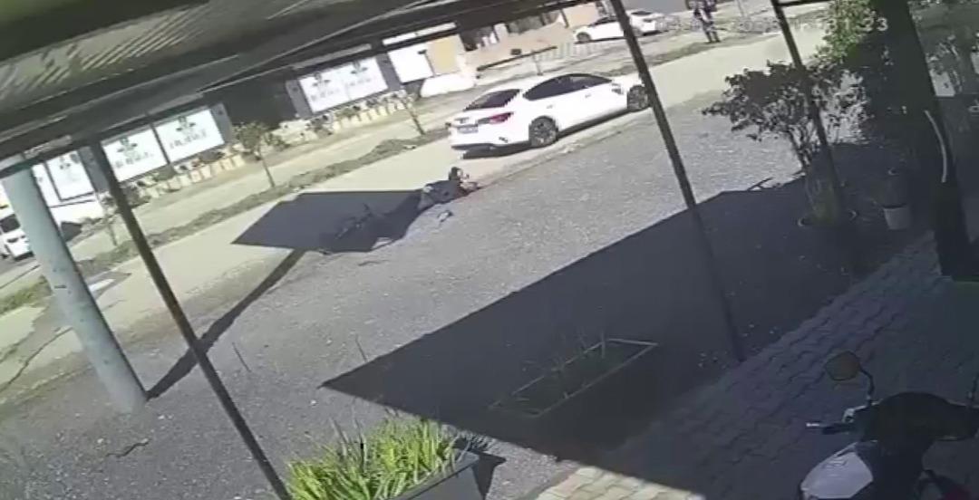 Hatay da feci kaza: Otomobil, bisiklet s&uuml;ren yaşlı adamı ezdi! 3