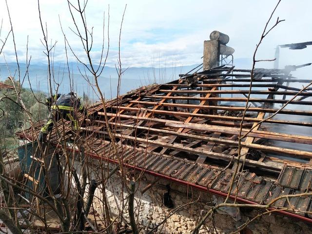 Kale&rsquo;de alevlere teslim olan ev kullanılamaz hale geldi 4