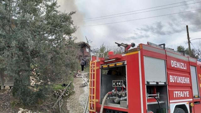 Kale’de alevlere teslim olan ev kullanılamaz hale geldi