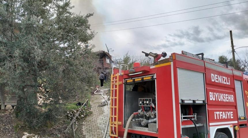 Kale&rsquo;de alevlere teslim olan ev kullanılamaz hale geldi