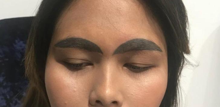 Kaşlarınızı yaptırırken iki kere düşüneceksiniz