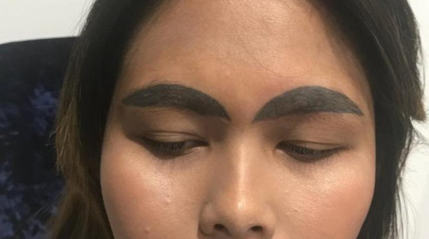 Kaşlarınızı yaptırırken iki kere d&uuml;ş&uuml;neceksiniz