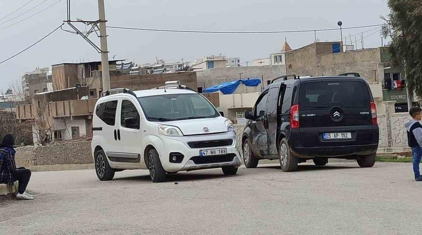 Mardin&rsquo;de iki hafif ticari ara&ccedil; &ccedil;arpıştı