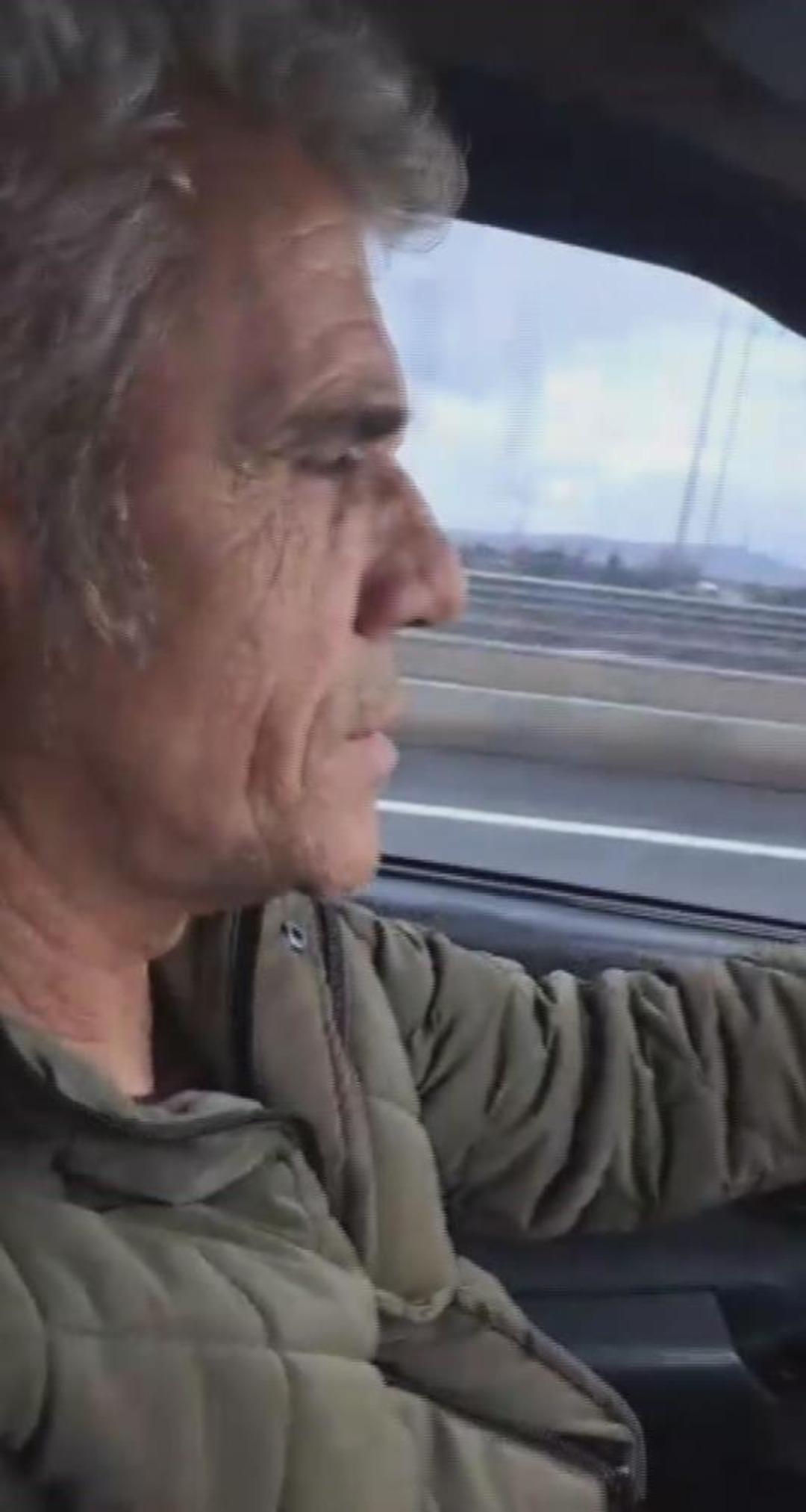 Epstein e benzeyen adam şehri terk etti: "Artık dayanamadım, ortam yatışana kadar evden &ccedil;ıkmayacağım" 1