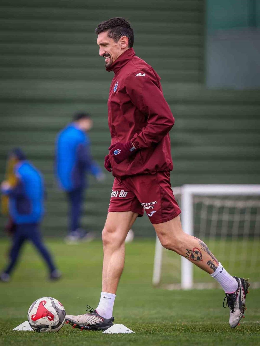 Trabzonspor, Fenerbah&ccedil;e ma&ccedil;ı hazırlıklarını s&uuml;rd&uuml;rd&uuml; 2