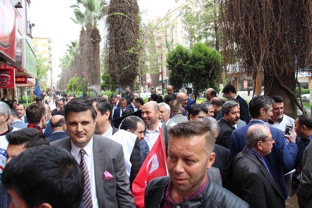 Öğretmenler performans değerlendirme sistemini ve öğretmenlere şiddeti protesto etti