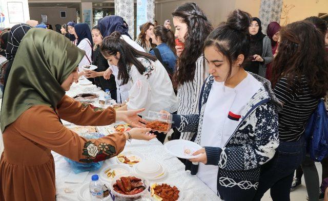 Huzurevi sakinleri için kermes düzenlendi