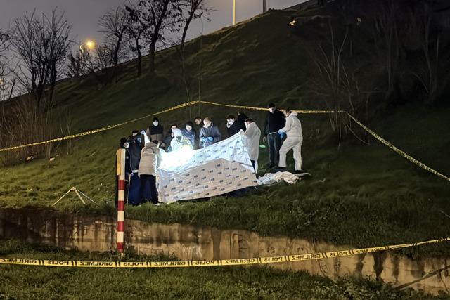 Bayrampaşa da otoyol kenarında erkek cesedi bulundu 1