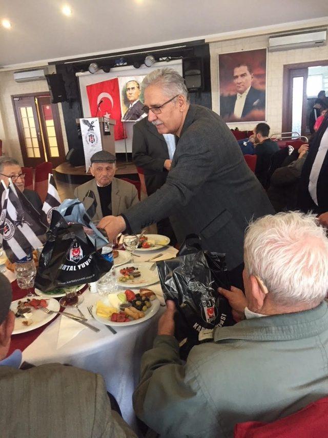 Beşiktaşlılar’dan huzur evi sakinlerine ziyaret