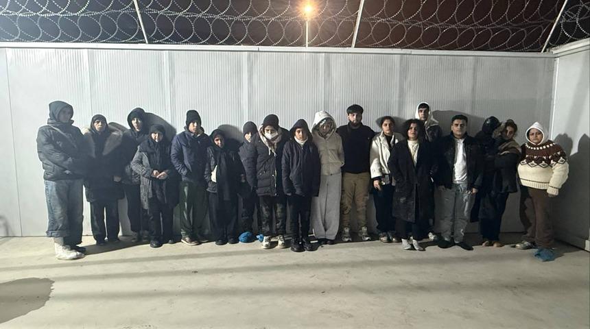 Edirne'de 18 d&uuml;zensiz g&ouml;&ccedil;men yakalandı