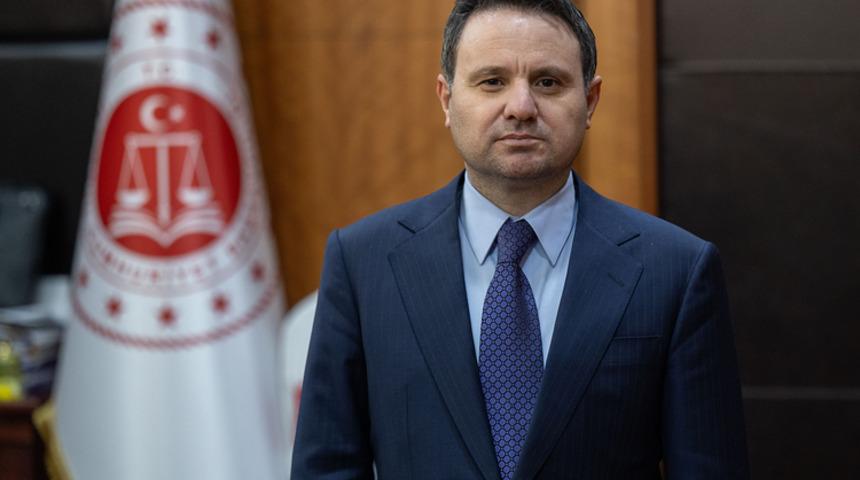 Akın G&uuml;rlek Adalet Bakanı g&ouml;revine getirildi: Akın G&uuml;rlek kimdir, ka&ccedil; yaşında, hangi g&ouml;revlerde bulundu?