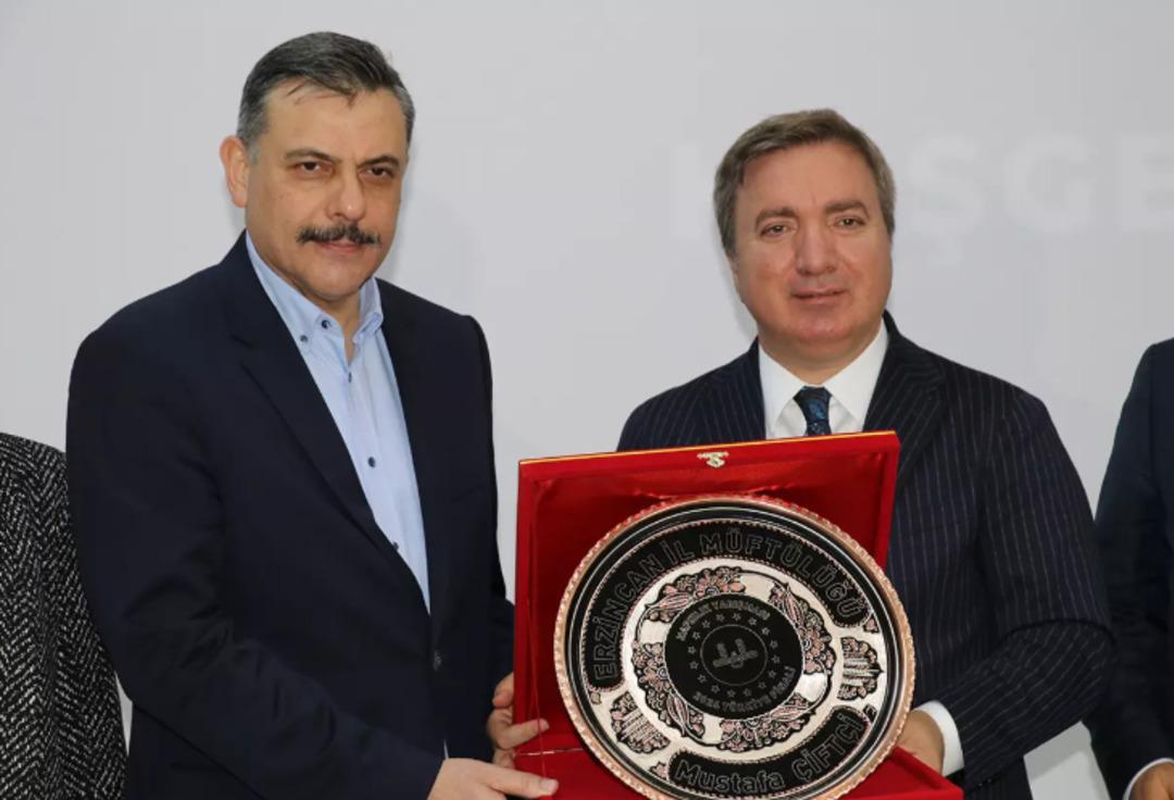 Kabineye hafız Bakan! Mustafa &Ccedil;ift&ccedil;i yarışmada birinci olmuştu, g&ouml;r&uuml;nt&uuml;ler g&uuml;ndem oldu 2