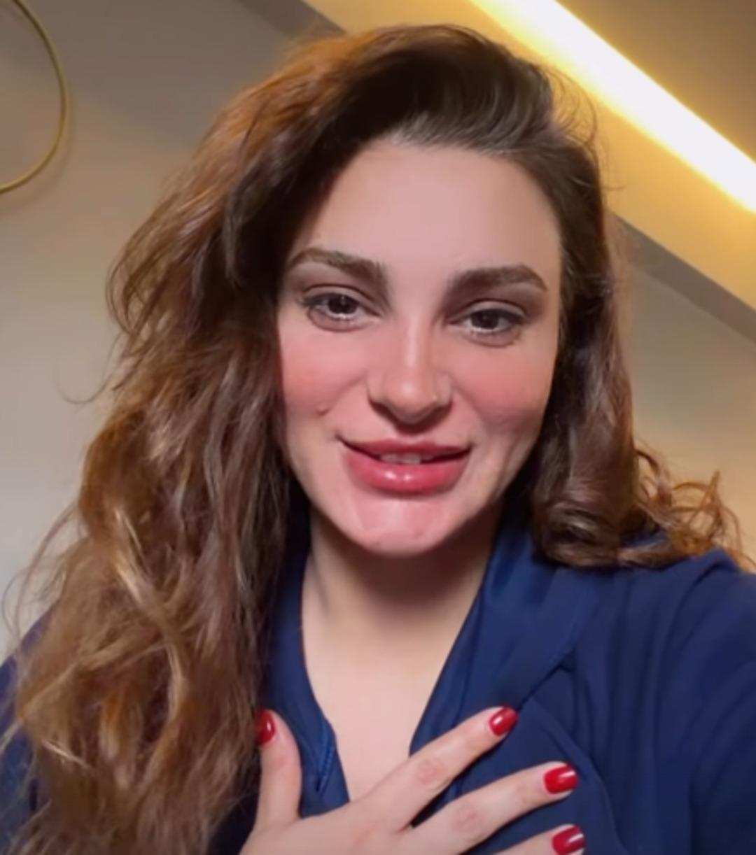 Popstar Özlem Güneş’in yıllar sonraki değişimi gündem oldu! Başını açıp sahnelere döndü 3