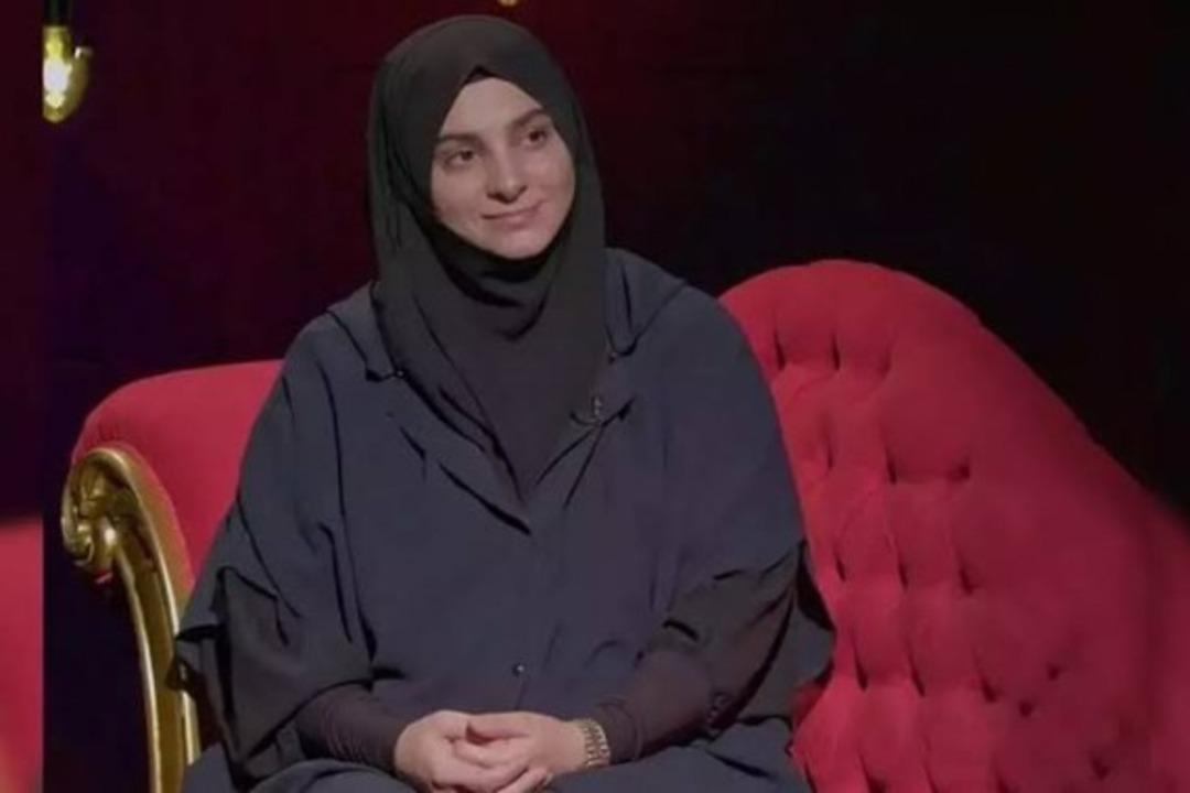 Popstar Özlem Güneş’in yıllar sonraki değişimi gündem oldu! Başını açıp sahnelere döndü 1