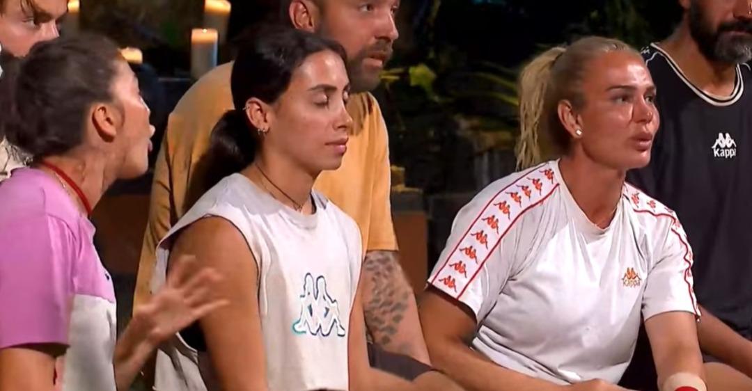 Survivor da tansiyon y&uuml;kseldik&ccedil;e y&uuml;kseldi! Nagihan Karadere ve Seren Ay &Ccedil;etin birbirine girdi 4