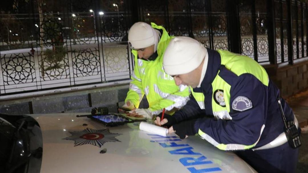 Trafik cezalarında yenilik: Bunları yaparsanız yandınız! Telefonla konuşma, emniyet kemeri... Hapis cezası detayı 3