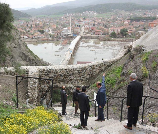 Kaymakam Alkan restorasyon çalışmalarını inceledi