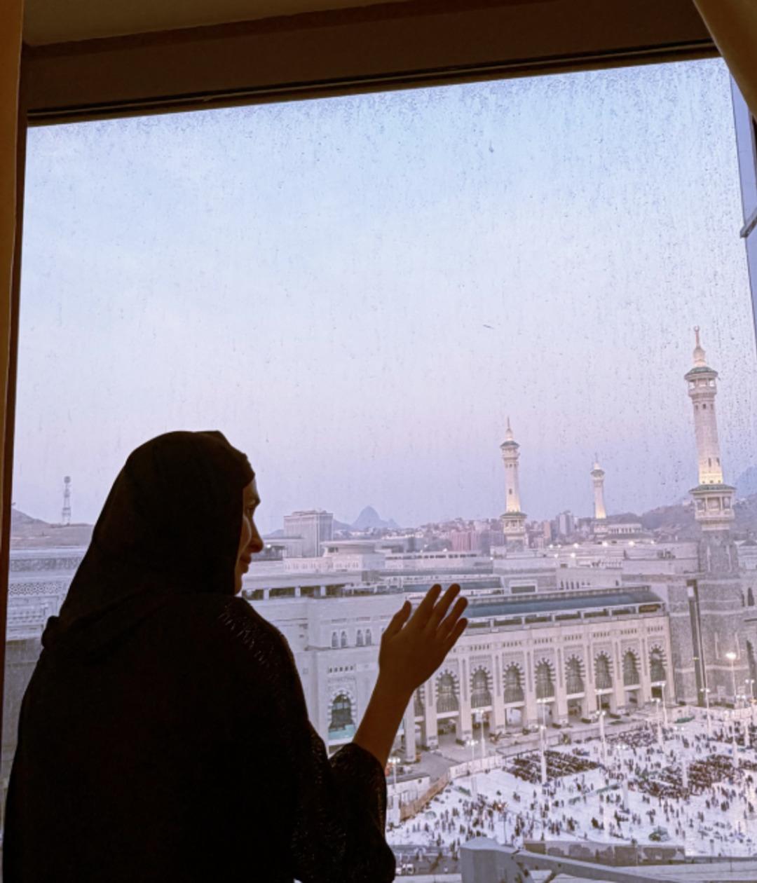 Survivor Sema umreye gitti! T&uuml;rbanlı pozlarını paylaştı 2