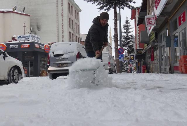 Kars, Ardahan, Tunceli ve Erzurum da kar yağışı etkili oldu 3