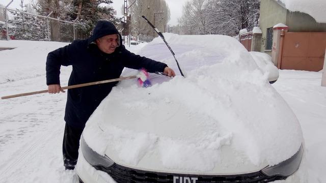 Kars, Ardahan, Tunceli ve Erzurum da kar yağışı etkili oldu 2