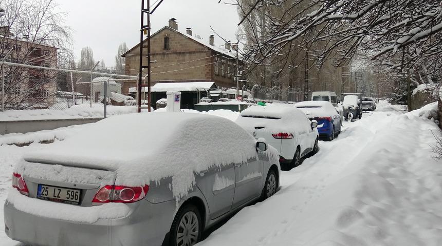 Kars, Ardahan, Tunceli ve Erzurum'da kar yağışı etkili oldu