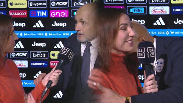 Ne yaptın Spaletti! Röportaj sırasında kadın spikeri bir anda öpmeye başladı 