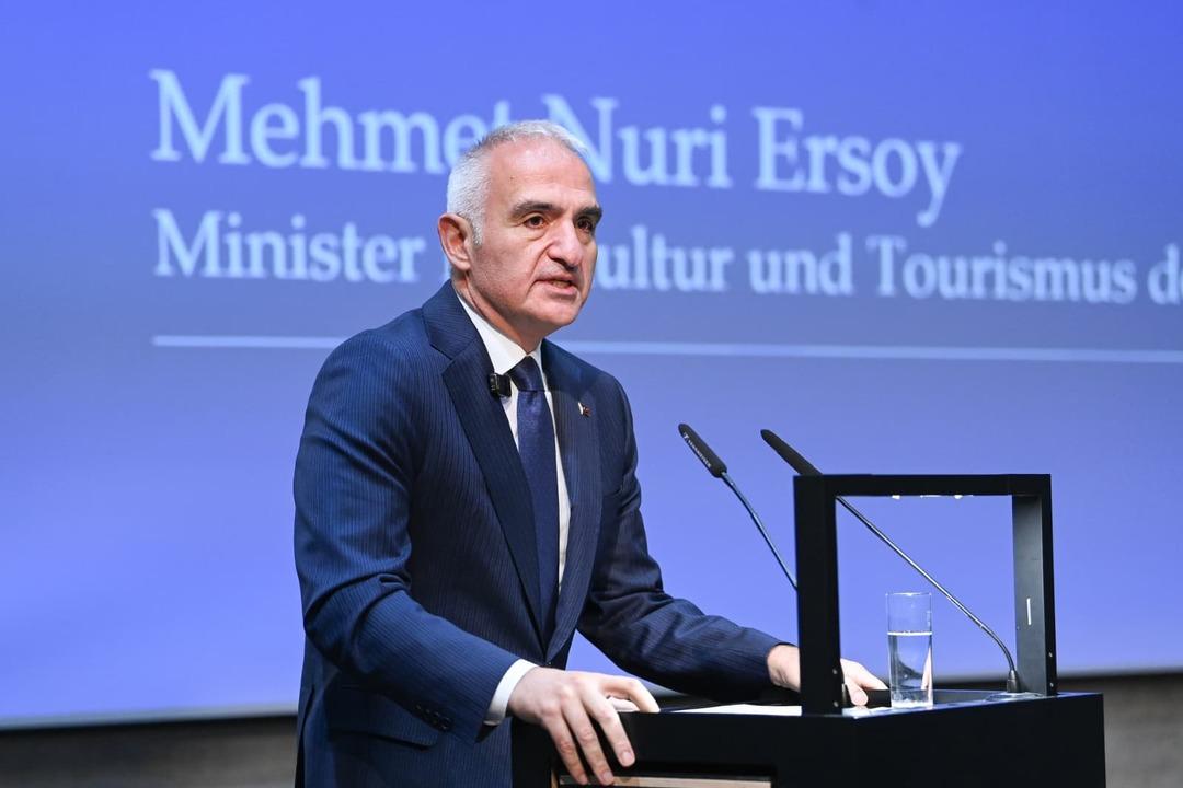 Roma dan sonra bu kez Berlin de! Bakan Ersoy 12 bin yıllık tarihi Avrupa nın kalbine taşıdı 1