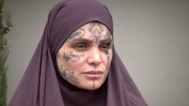 Yüzündeki dövmelerle çok konuşuldu! Nazan Ünal'ın yeni işi ortaya çıktı