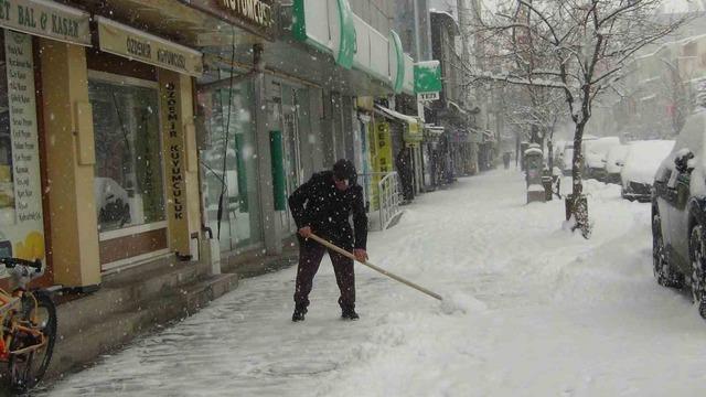Kars&rsquo;ta 52 k&ouml;y yolu ulaşıma kapandı 9