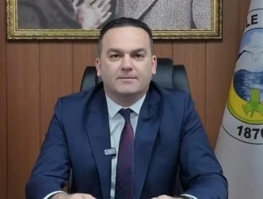 Belediye Başkanı Hasbi Dede'nin gen&ccedil; kıza attığı skandal mesajlar ortaya &ccedil;ıktı: 'Sakın annene s&ouml;yleme, beni etkiliyorsun'