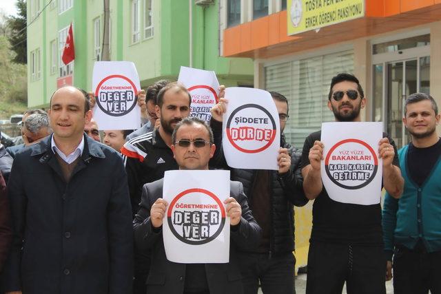 Kastamonulu eğitimcilerden performans sistemi protestosu